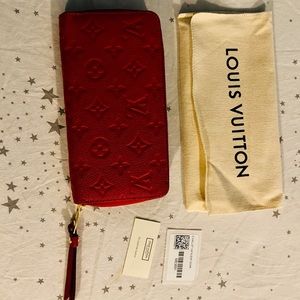 Louis Vuitton zippy wallet